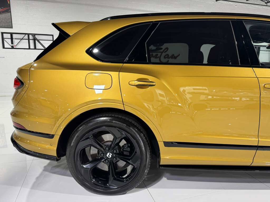 2022 Bentley Bentayga S Khamun By Mulliner,Blackline Specification,Naim audio system,rear executive seating AND MUCH MORE! Fort Lauderdale FL