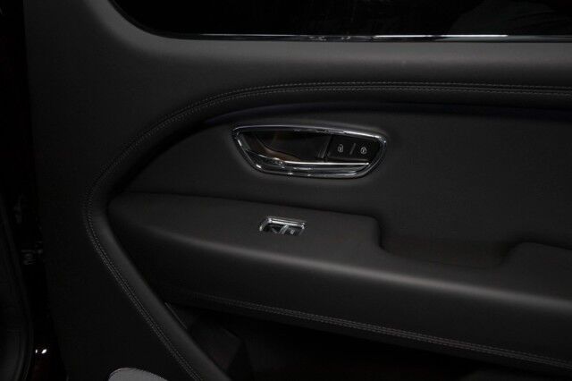 2022 Bentley Bentayga V8 ($224,985 MSRP) *BLACKLINE SPECIFICATION* *ONLY 6600 MILES* San Diego CA
