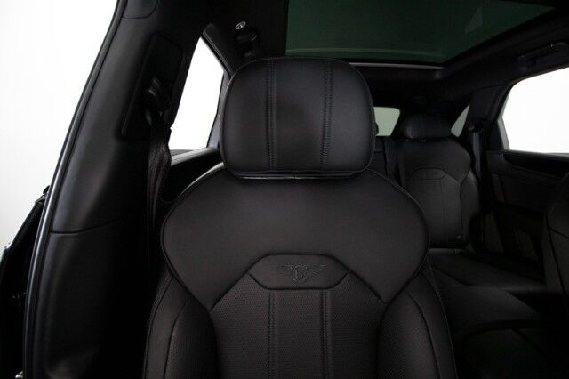 2022 Bentley Bentayga V8 ($224,985 MSRP) *BLACKLINE SPECIFICATION* *ONLY 6600 MILES* San Diego CA