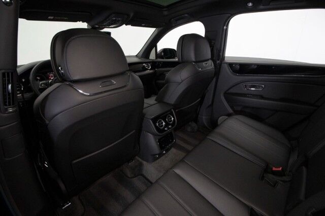 2022 Bentley Bentayga V8 ($224,985 MSRP) *BLACKLINE SPECIFICATION* *ONLY 6600 MILES* San Diego CA