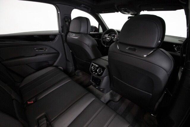 2022 Bentley Bentayga V8 ($224,985 MSRP) *BLACKLINE SPECIFICATION* *ONLY 6600 MILES* San Diego CA