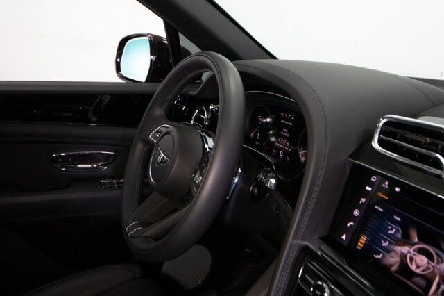 2022 Bentley Bentayga V8 ($224,985 MSRP) *BLACKLINE SPECIFICATION* *ONLY 6600 MILES* San Diego CA