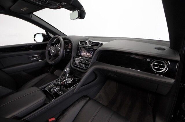 2022 Bentley Bentayga V8 ($224,985 MSRP) *BLACKLINE SPECIFICATION* *ONLY 6600 MILES* San Diego CA