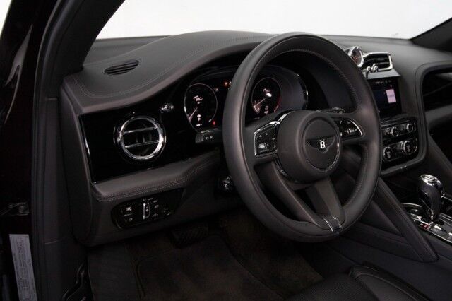 2022 Bentley Bentayga V8 ($224,985 MSRP) *BLACKLINE SPECIFICATION* *ONLY 6600 MILES* San Diego CA