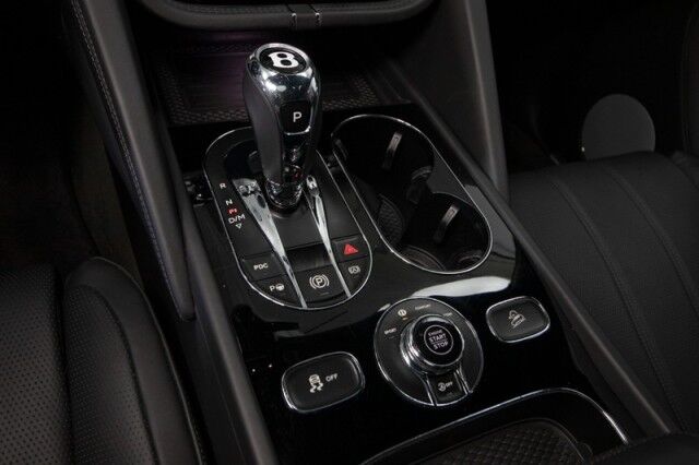 2022 Bentley Bentayga V8 ($224,985 MSRP) *BLACKLINE SPECIFICATION* *ONLY 6600 MILES* San Diego CA