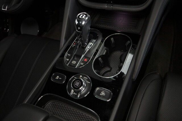2022 Bentley Bentayga V8 ($224,985 MSRP) *BLACKLINE SPECIFICATION* *ONLY 6600 MILES* San Diego CA