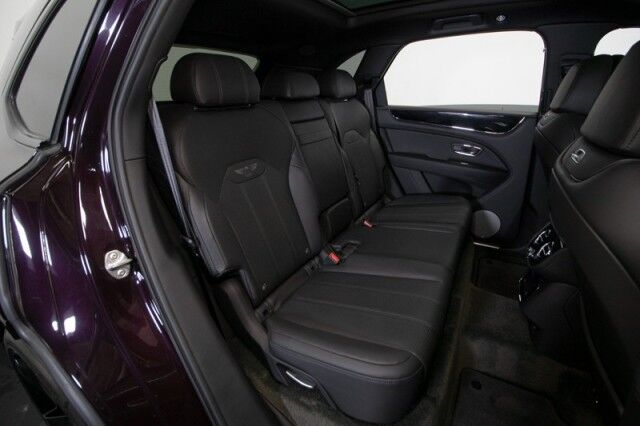 2022 Bentley Bentayga V8 ($224,985 MSRP) *BLACKLINE SPECIFICATION* *ONLY 6600 MILES* San Diego CA