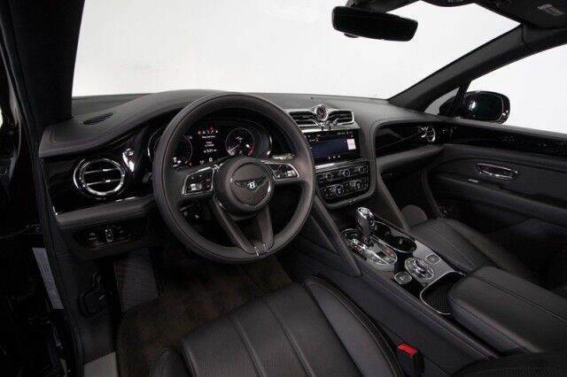 2022 Bentley Bentayga V8 ($224,985 MSRP) *BLACKLINE SPECIFICATION* *ONLY 6600 MILES* San Diego CA