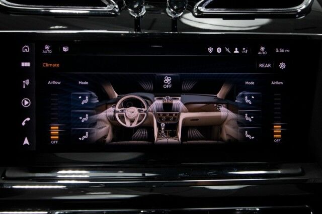 2022 Bentley Bentayga V8 ($224,985 MSRP) *BLACKLINE SPECIFICATION* *ONLY 6600 MILES* San Diego CA