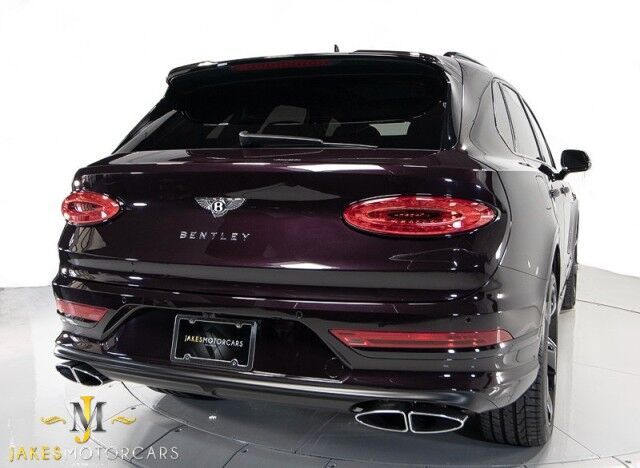 2022 Bentley Bentayga V8 ($224,985 MSRP) *BLACKLINE SPECIFICATION* *ONLY 6600 MILES* San Diego CA
