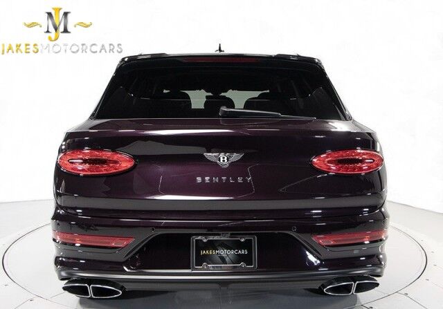 2022 Bentley Bentayga V8 ($224,985 MSRP) *BLACKLINE SPECIFICATION* *ONLY 6600 MILES* *SPECIAL ORDER COLOR* San Diego CA