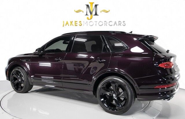 2022 Bentley Bentayga V8 ($224,985 MSRP) *BLACKLINE SPECIFICATION* *ONLY 6600 MILES* *SPECIAL ORDER COLOR* San Diego CA