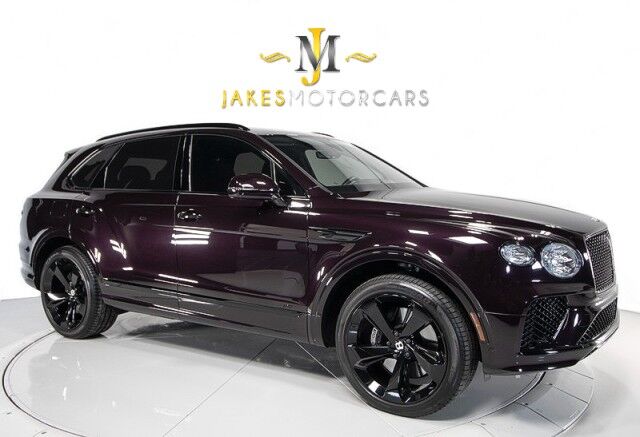 2022 Bentley Bentayga V8 ($224,985 MSRP) *BLACKLINE SPECIFICATION* *ONLY 6600 MILES* *SPECIAL ORDER COLOR* San Diego CA