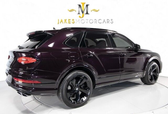 2022 Bentley Bentayga V8 ($224,985 MSRP) *BLACKLINE SPECIFICATION* *ONLY 6600 MILES* *SPECIAL ORDER COLOR* San Diego CA