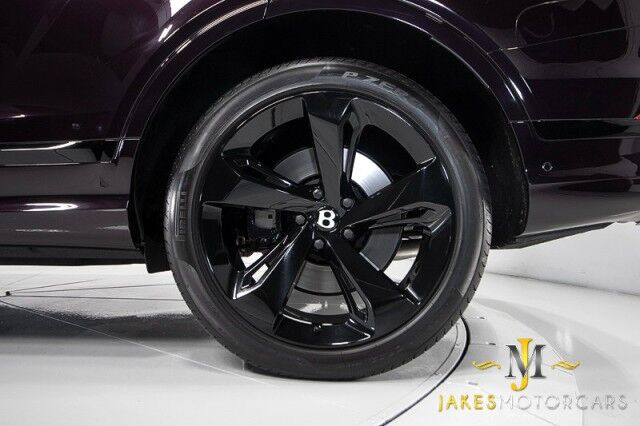 2022 Bentley Bentayga V8 ($224,985 MSRP) *BLACKLINE SPECIFICATION* *ONLY 6600 MILES* *SPECIAL ORDER COLOR* San Diego CA