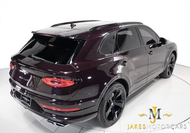 2022 Bentley Bentayga V8 ($224,985 MSRP) *BLACKLINE SPECIFICATION* *ONLY 6600 MILES* *SPECIAL ORDER COLOR* San Diego CA