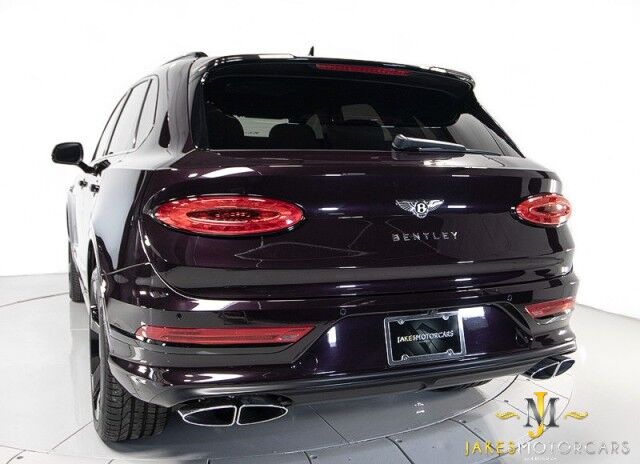 2022 Bentley Bentayga V8 ($224,985 MSRP) *BLACKLINE SPECIFICATION* *ONLY 6600 MILES* *SPECIAL ORDER COLOR* San Diego CA