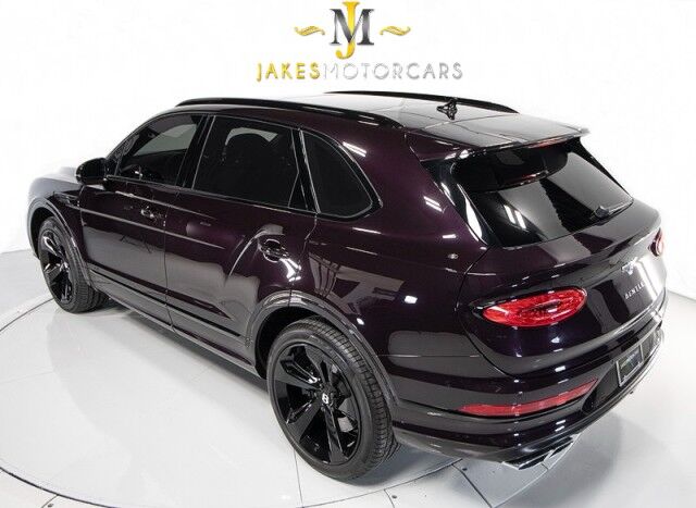 2022 Bentley Bentayga V8 ($224,985 MSRP) *BLACKLINE SPECIFICATION* *ONLY 6600 MILES* *SPECIAL ORDER COLOR* San Diego CA
