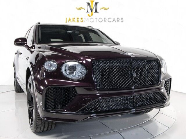 2022 Bentley Bentayga V8 ($224,985 MSRP) *BLACKLINE SPECIFICATION* *ONLY 6600 MILES* *SPECIAL ORDER COLOR* San Diego CA