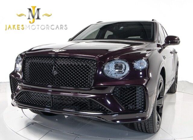 2022 Bentley Bentayga V8 ($224,985 MSRP) *BLACKLINE SPECIFICATION* *ONLY 6600 MILES* *SPECIAL ORDER COLOR* San Diego CA