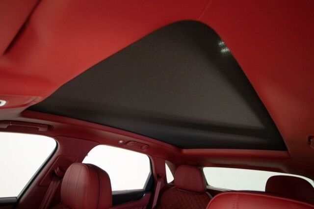 2022 Bentley Bentayga V8 FIRST EDITION ($254,145 MSRP) *4-SEAT SPECIFICATION* *CARBON FIBER VENEER* *NAIM AUDIO* *WHITE ON RED* San Diego CA