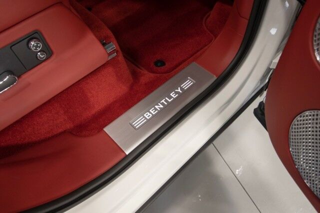 2022 Bentley Bentayga V8 FIRST EDITION ($254,145 MSRP) *4-SEAT SPECIFICATION* *CARBON FIBER VENEER* *NAIM AUDIO* *WHITE ON RED* San Diego CA