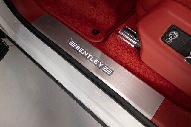 2022 Bentley Bentayga V8 FIRST EDITION ($254,145 MSRP) *4-SEAT SPECIFICATION* *CARBON FIBER VENEER* *NAIM AUDIO* *WHITE ON RED* San Diego CA