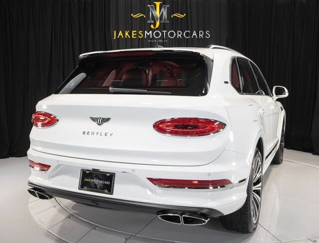 2022 Bentley Bentayga V8 FIRST EDITION ($254,145 MSRP) *4-SEAT SPECIFICATION* *CARBON FIBER VENEER* *NAIM AUDIO* *WHITE ON RED* San Diego CA