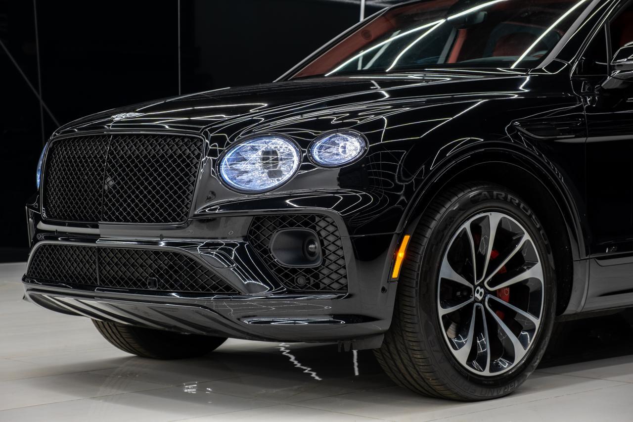 2022 Bentley Bentayga V8 photo 3