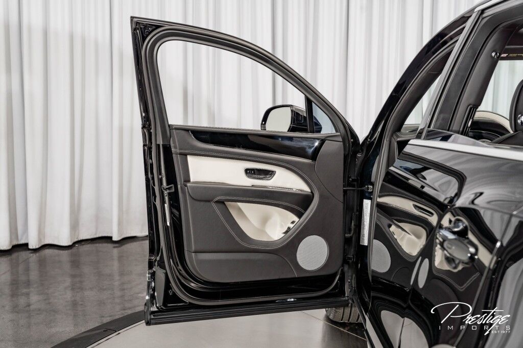 2022 Bentley Bentayga V8 North Miami Beach FL