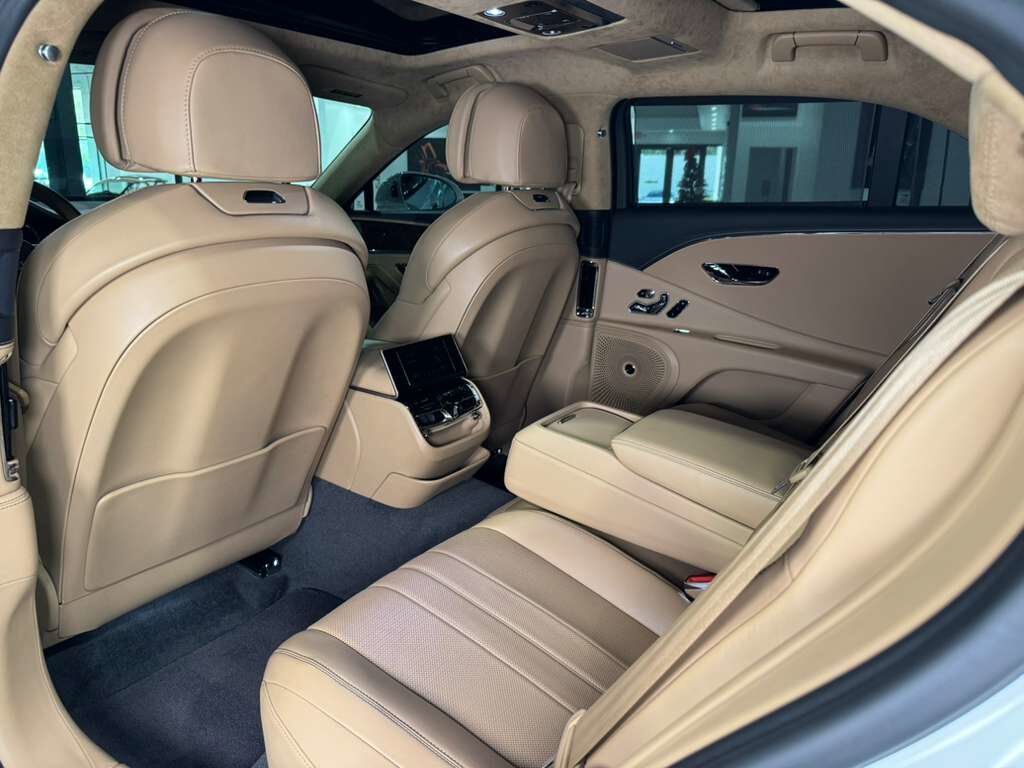 2022 Bentley Flying Spur Hybrid illuminated "Flying B", rotating display AND MUCH MUCH MORE!!! Fort Lauderdale FL