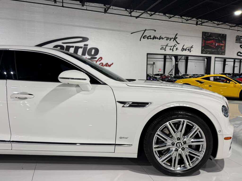 2022 Bentley Flying Spur Hybrid illuminated "Flying B", rotating display AND MUCH MUCH MORE!!! Fort Lauderdale FL