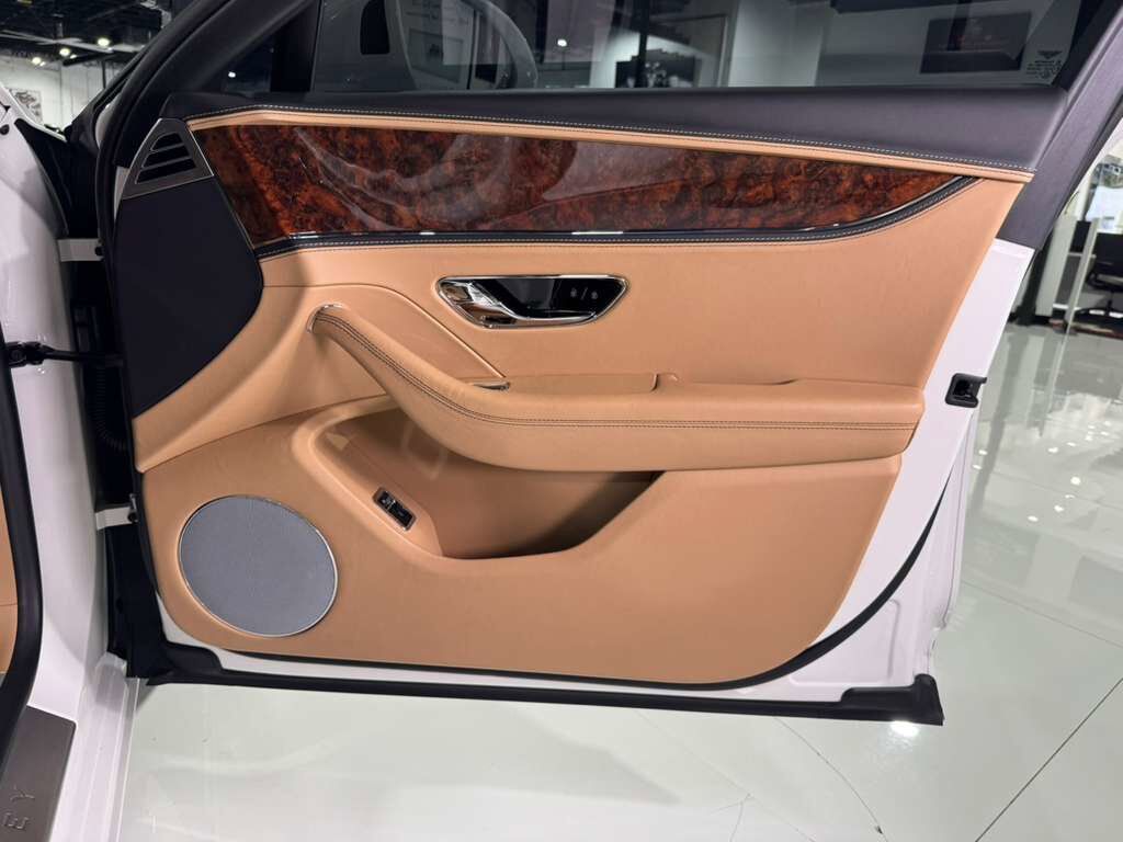 2022 Bentley Flying Spur Hybrid illuminated "Flying B", rotating display AND MUCH MUCH MORE!!! Fort Lauderdale FL