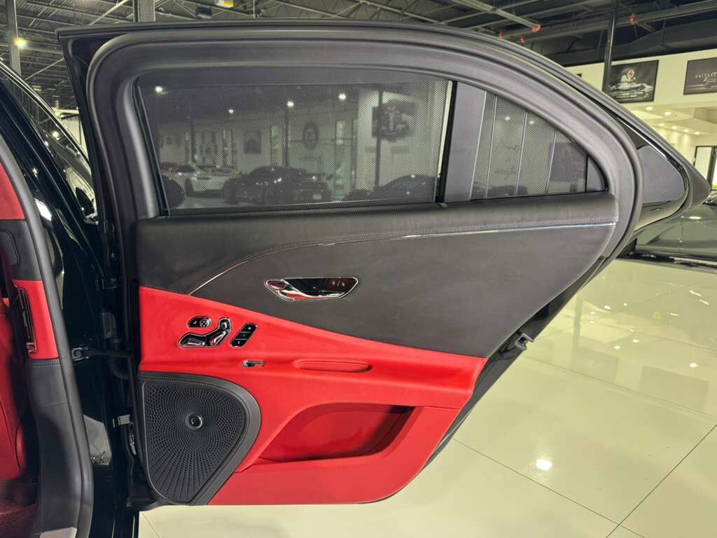 2022 Bentley Flying Spur V8 Blackline Specification, illuminated Flying &apos;B&apos;, rear executive seating package AND MUCH MORE!! Fort Lauderdale FL