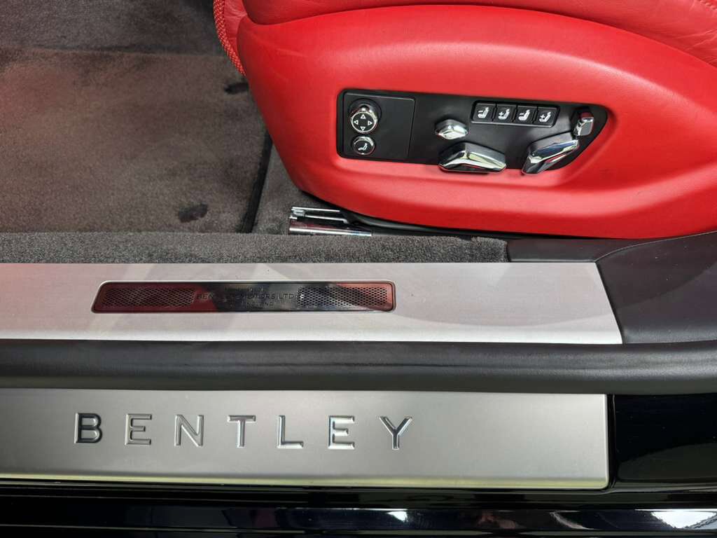 2022 Bentley Flying Spur V8 Blackline Specification, illuminated Flying &apos;B&apos;, rear executive seating package AND MUCH MORE!! Fort Lauderdale FL