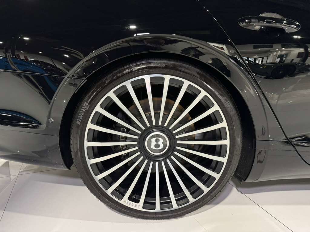 2022 Bentley Flying Spur V8 Blackline Specification, illuminated Flying &apos;B&apos;, rear executive seating package AND MUCH MORE!! Fort Lauderdale FL