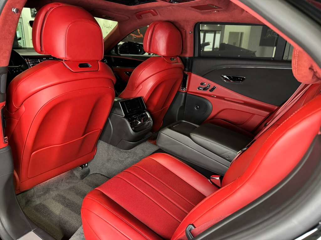 2022 Bentley Flying Spur V8 Blackline Specification, illuminated Flying &apos;B&apos;, rear executive seating package AND MUCH MORE!! Fort Lauderdale FL