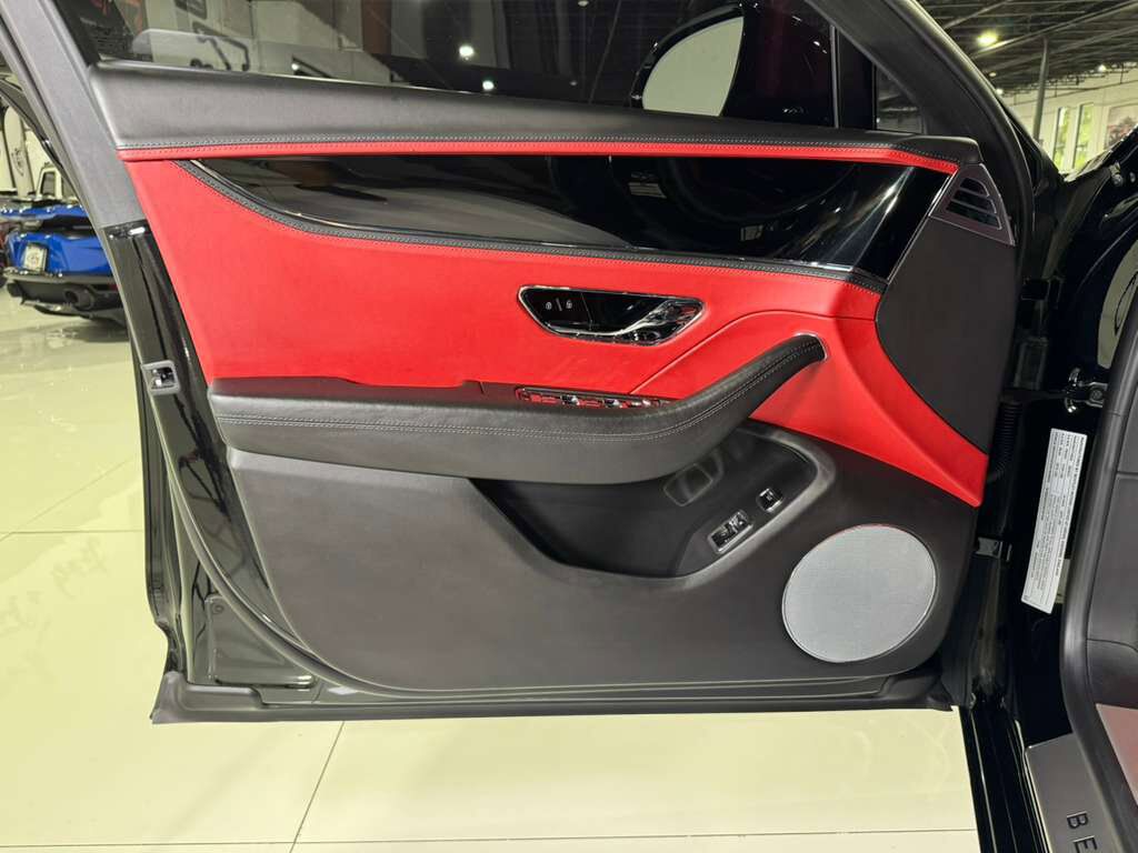 2022 Bentley Flying Spur V8 Blackline Specification, illuminated Flying &apos;B&apos;, rear executive seating package AND MUCH MORE!! Fort Lauderdale FL