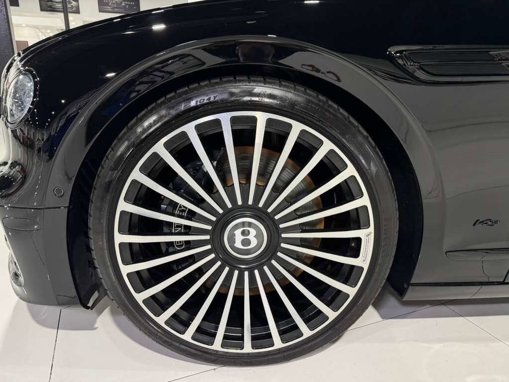2022 Bentley Flying Spur V8 Blackline Specification, illuminated Flying &apos;B&apos;, rear executive seating package AND MUCH MORE!! Fort Lauderdale FL