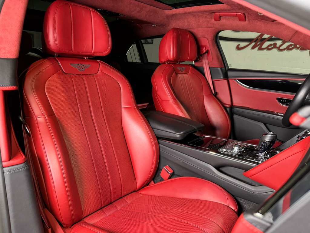 2022 Bentley Flying Spur V8 Blackline Specification, illuminated Flying &apos;B&apos;, rear executive seating package AND MUCH MORE!! Fort Lauderdale FL