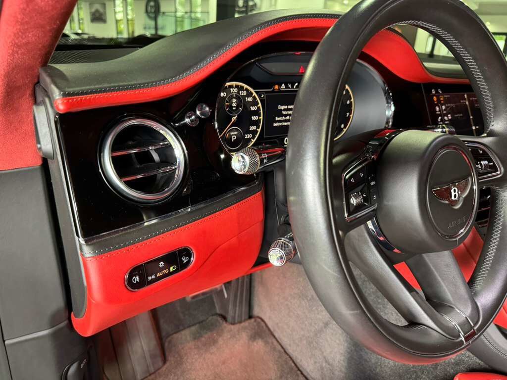 2022 Bentley Flying Spur V8 Blackline Specification, illuminated Flying &apos;B&apos;, rear executive seating package AND MUCH MORE!! Fort Lauderdale FL
