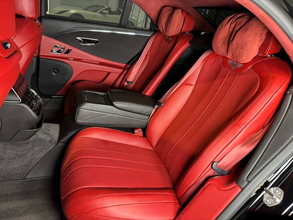 2022 Bentley Flying Spur V8 Blackline Specification, illuminated Flying &apos;B&apos;, rear executive seating package AND MUCH MORE!! Fort Lauderdale FL