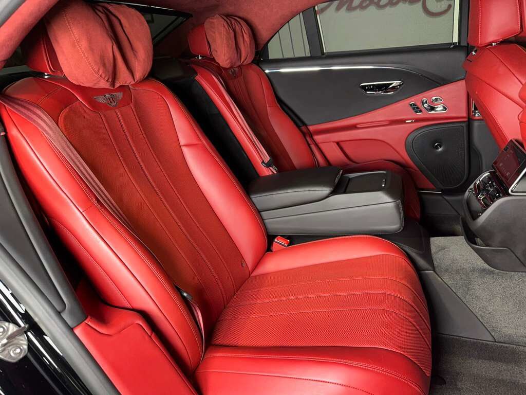2022 Bentley Flying Spur V8 Blackline Specification, illuminated Flying &apos;B&apos;, rear executive seating package AND MUCH MORE!! Fort Lauderdale FL
