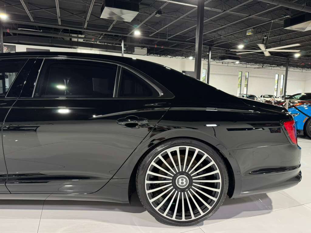 2022 Bentley Flying Spur V8 Blackline Specification, illuminated Flying &apos;B&apos;, rear executive seating package AND MUCH MORE!! Fort Lauderdale FL