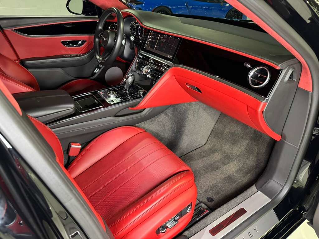2022 Bentley Flying Spur V8 Blackline Specification, illuminated Flying &apos;B&apos;, rear executive seating package AND MUCH MORE!! Fort Lauderdale FL