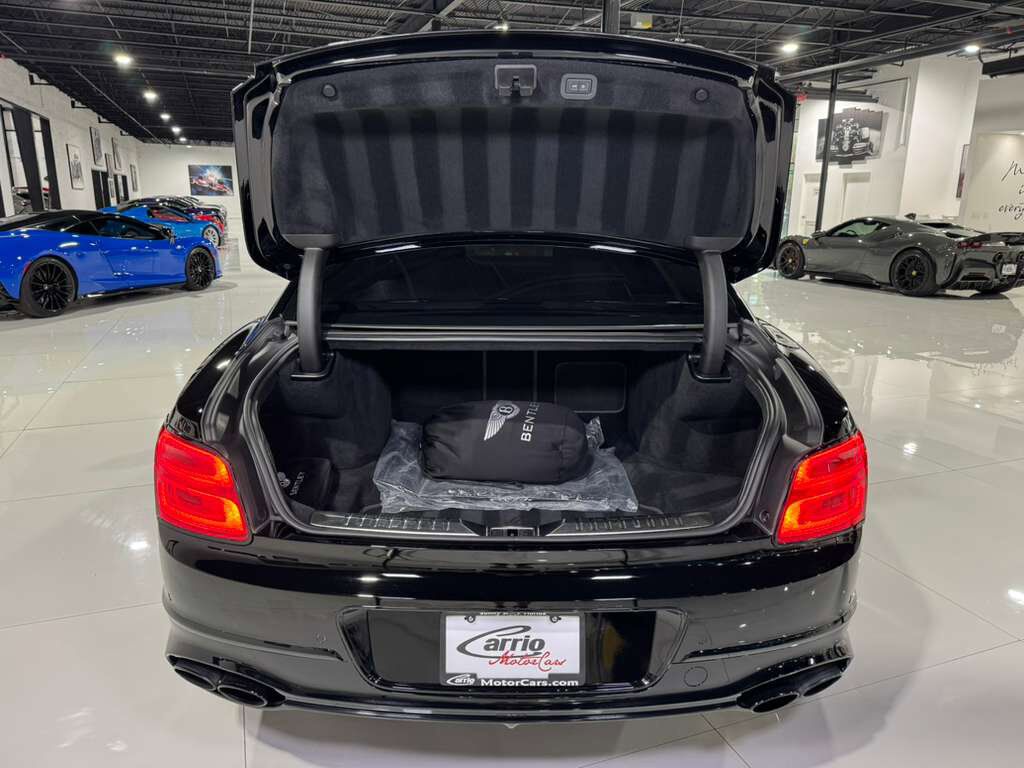 2022 Bentley Flying Spur V8 Blackline Specification, illuminated Flying &apos;B&apos;, rear executive seating package AND MUCH MORE!! Fort Lauderdale FL