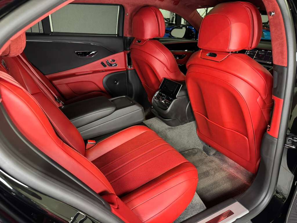 2022 Bentley Flying Spur V8 Blackline Specification, illuminated Flying &apos;B&apos;, rear executive seating package AND MUCH MORE!! Fort Lauderdale FL