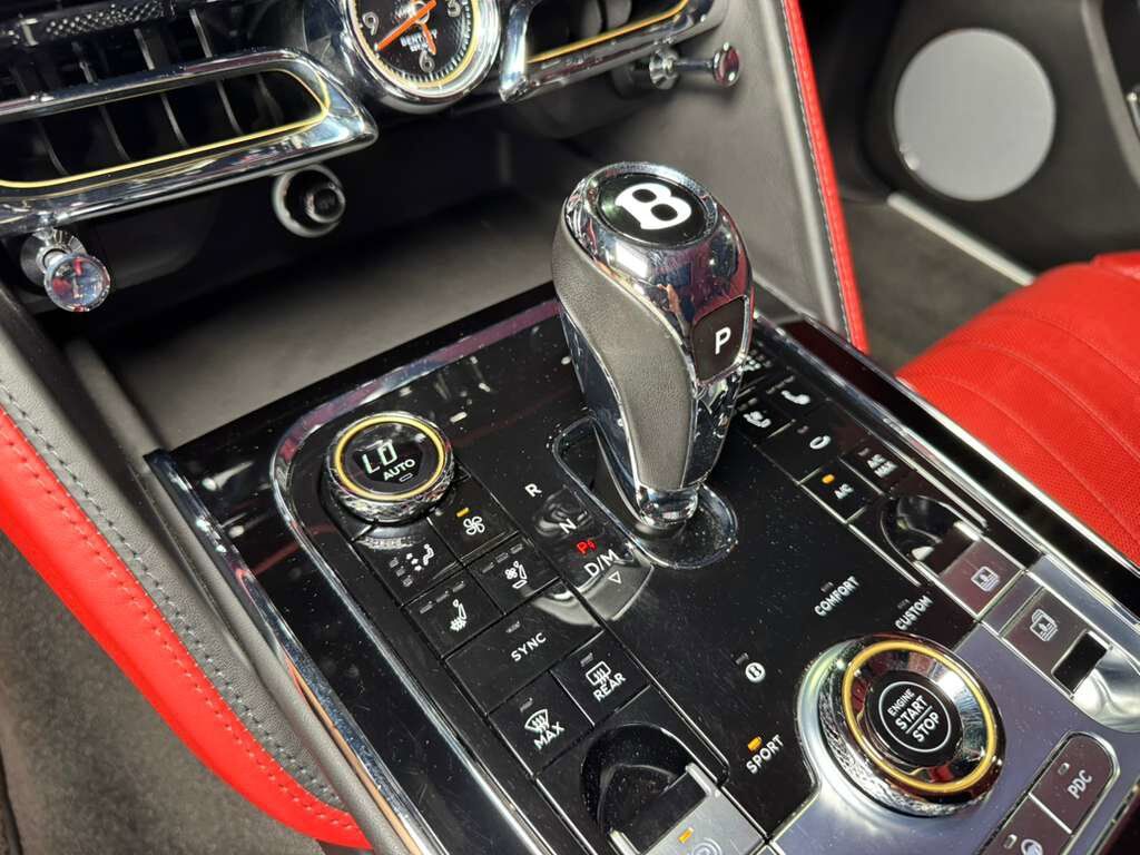 2022 Bentley Flying Spur V8 Blackline Specification, illuminated Flying &apos;B&apos;, rear executive seating package AND MUCH MORE!! Fort Lauderdale FL