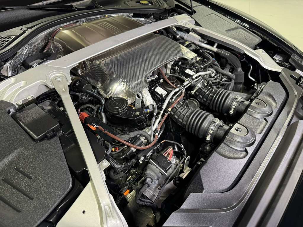 2022 Bentley Flying Spur V8 Blackline Specification, illuminated Flying &apos;B&apos;, rear executive seating package AND MUCH MORE!! Fort Lauderdale FL