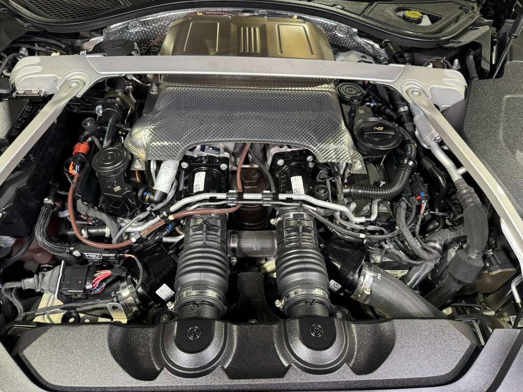 2022 Bentley Flying Spur V8 Blackline Specification, illuminated Flying &apos;B&apos;, rear executive seating package AND MUCH MORE!! Fort Lauderdale FL